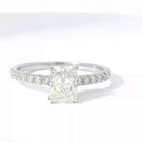 Edler Solitär-Ring in 18 Karat Weißgold mit Radiant-Brillant & Pavé-Besatz