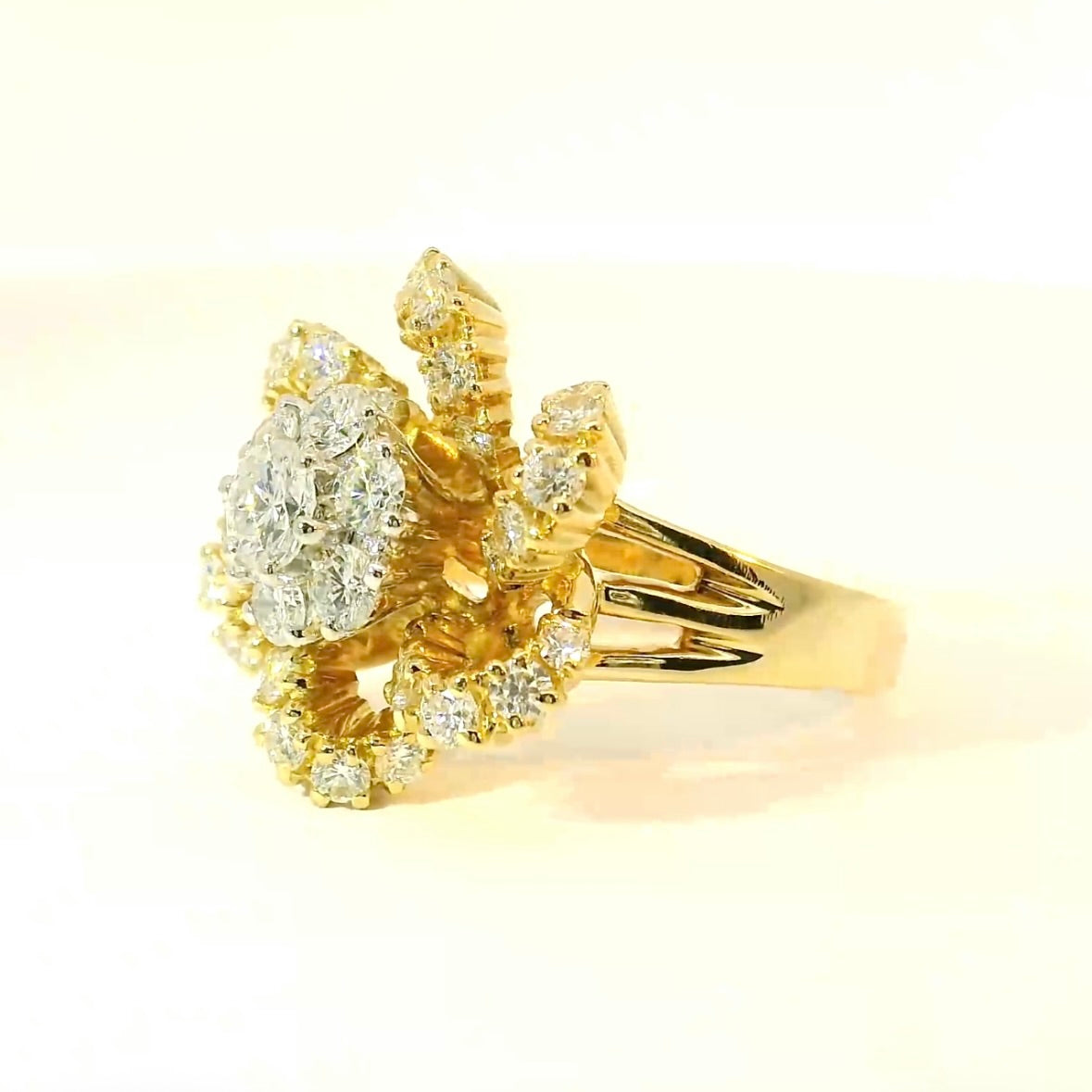 Edler Goldbaur Ring in 18 Karat Gelb- und Weißgold mit hochfeinen Brillanten