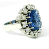 Prunkvoller Entourage Ring in 18 Karat Weißgold mit Saphir & Brillanten