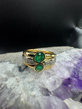 Handgefertigter Ring in 18 Karat Gelbgold mit Smaragden & Brillanten