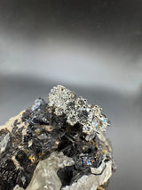 Leuchtender Ring in 18 Karat Weißgold mit Brillanten & Achtkant-Diamanten