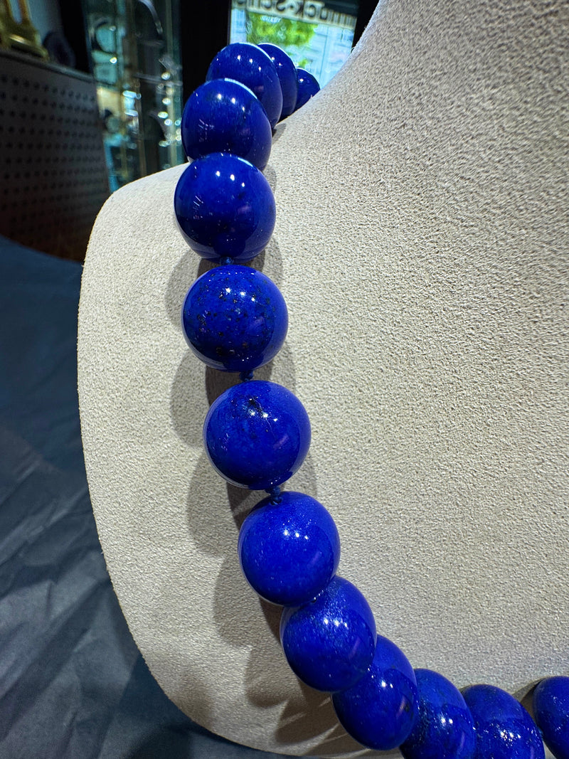 Edle Lapis Lazuli Halskette mit 14 Karat Gelbgold Kugelschloss