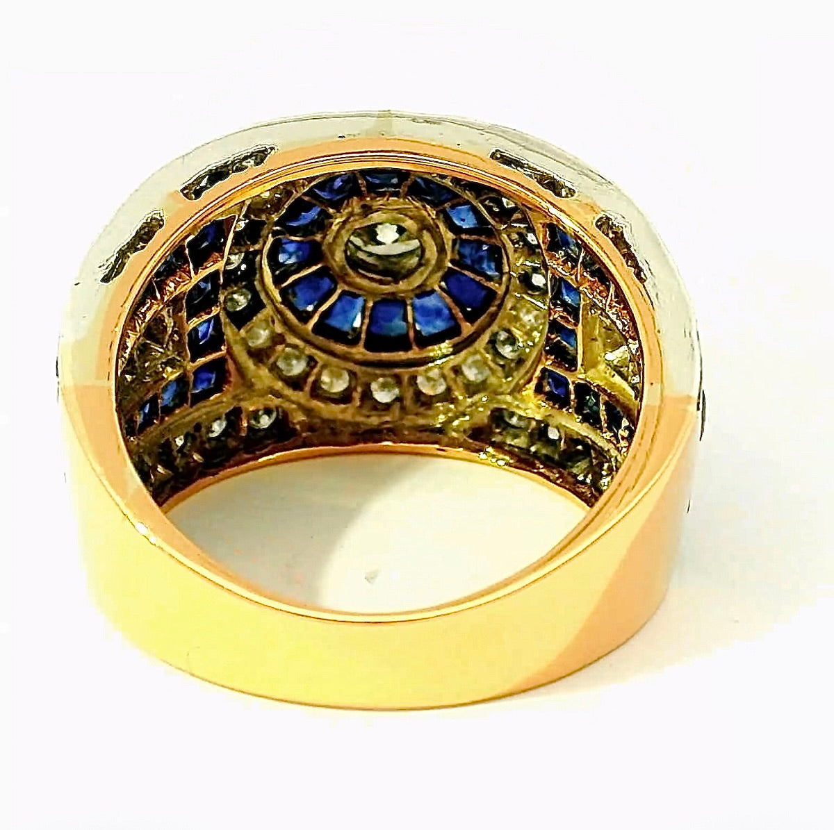 Exciting cocktail ring in 18K yellow and white gold with sapphires & brilliant-cut diamonds