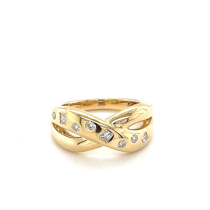 Verspielter Gelbgold-Ring in 14 Karat Gelbgold mit Brillanten & Princess-Cut Diamanten