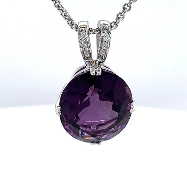 Moderner Edelsteinanhänger in 18 Karat Weißgold mit Amethyst & Brillanten + Kette