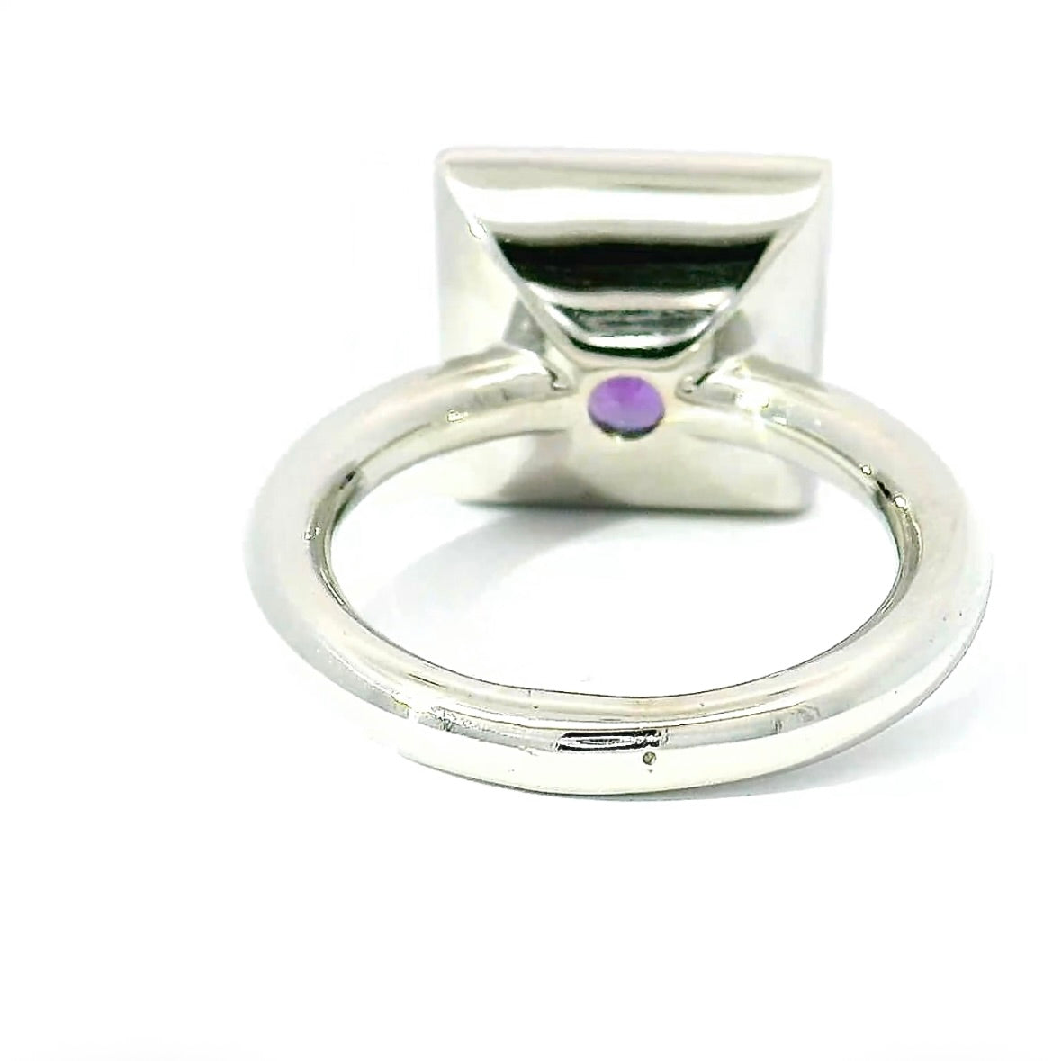 Massiver Ring in 18 Karat Weißgold mit Amethyst und Brillanten