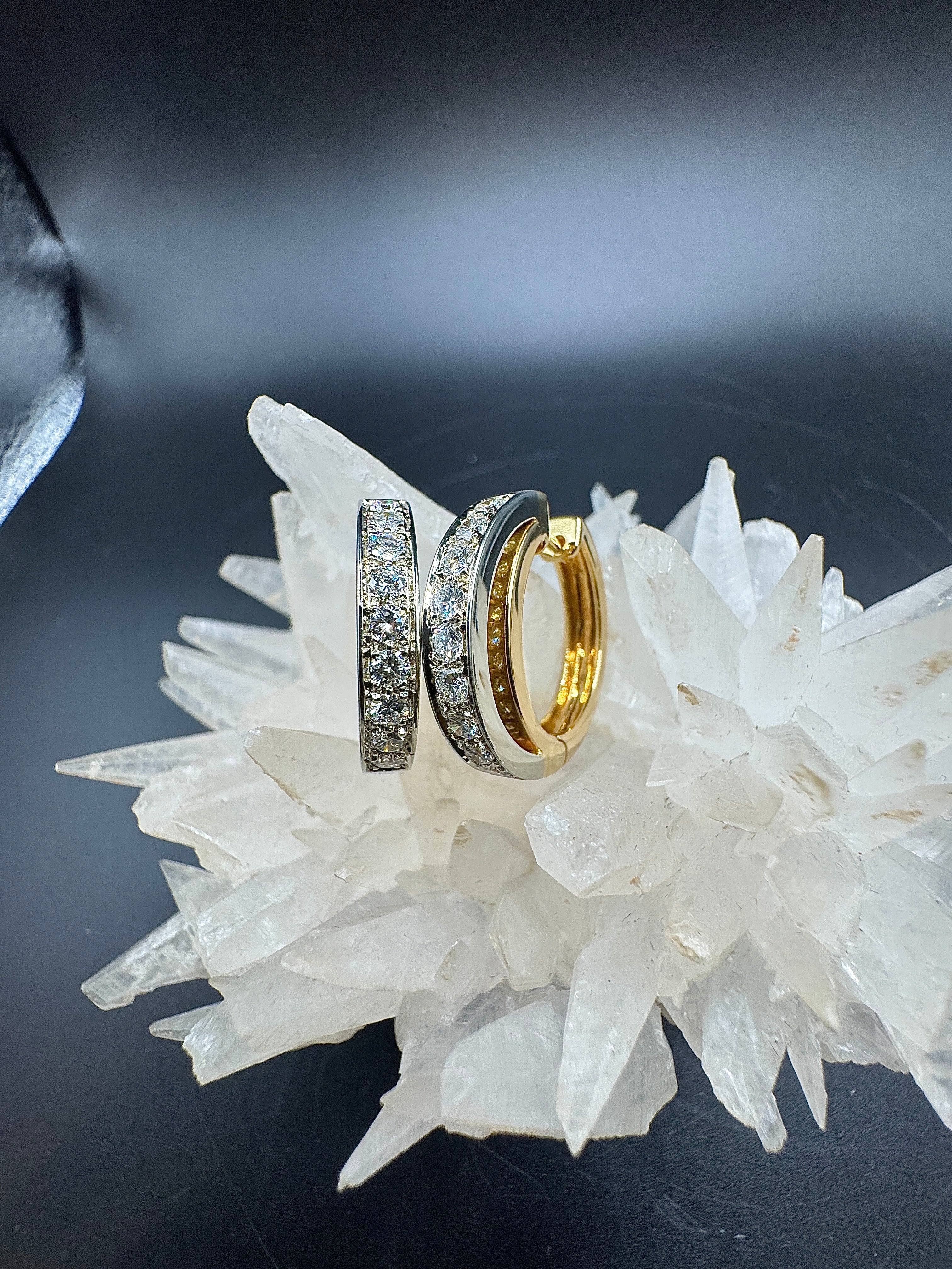 Edle Kreolen in 18 Karat Gelb- und Weißgold mit feinen Brillanten von Gio Caroli