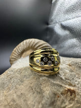 Leuchtender Ring in 18 Karat Gelbgold mit feinsten Brillanten