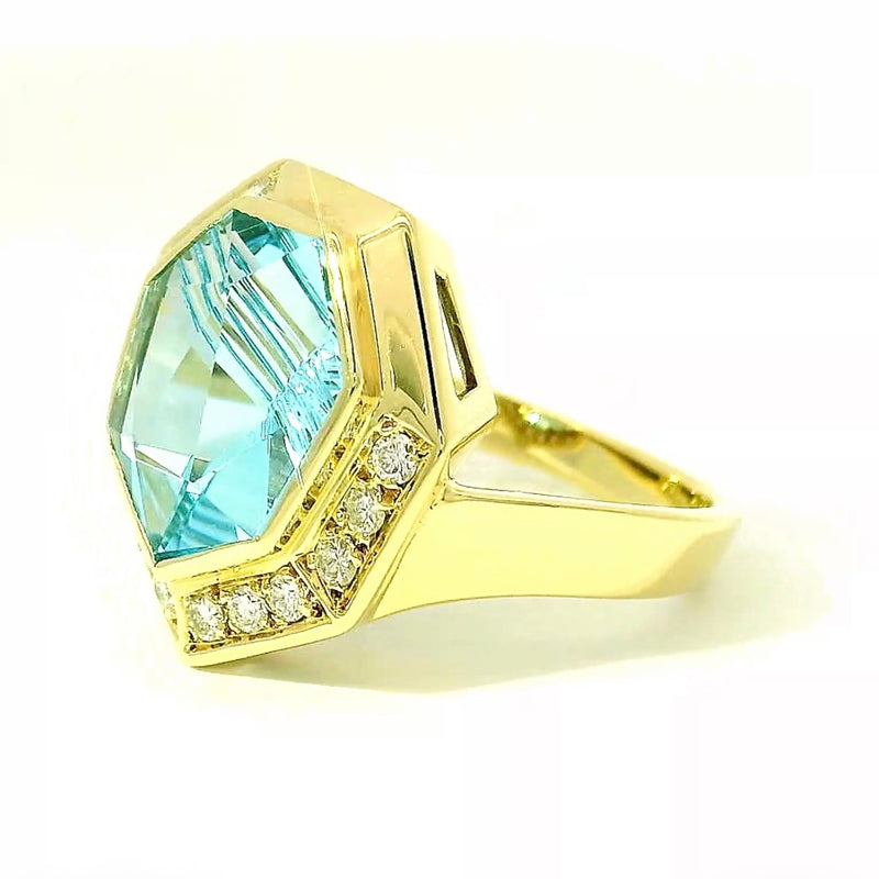 Ausgefallener Ring in 14 Karat Gelbgold mit leuchtendem Topas & Brillanten