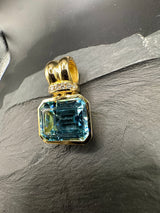 Edler Anhänger in 18 Karat Gelbgold mit seltenem Aquamarin & Brillanten