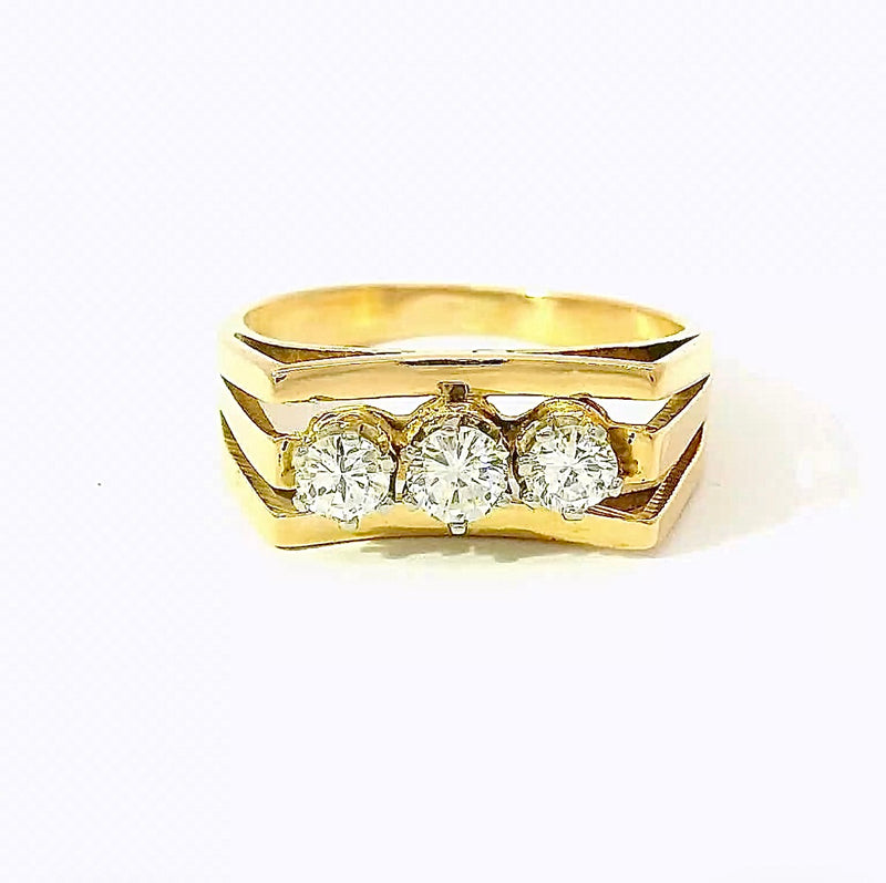 Ausgefallener Ring in 18 Karat Gelbgold mit Brillanten