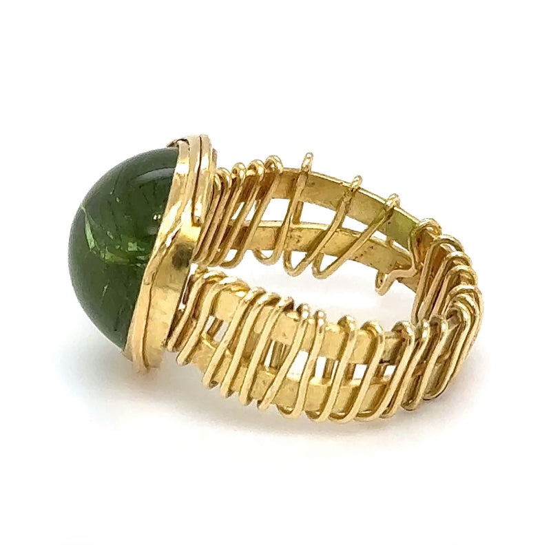 Ausgefallene Handarbeit in 18 Karat Gelbgold mit großem Peridot