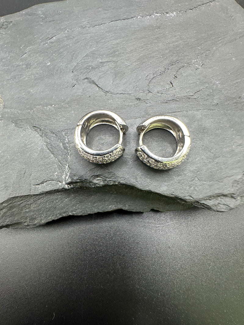Moderne Brillantkreolen Ohrringe in 18 Karat Weißgold