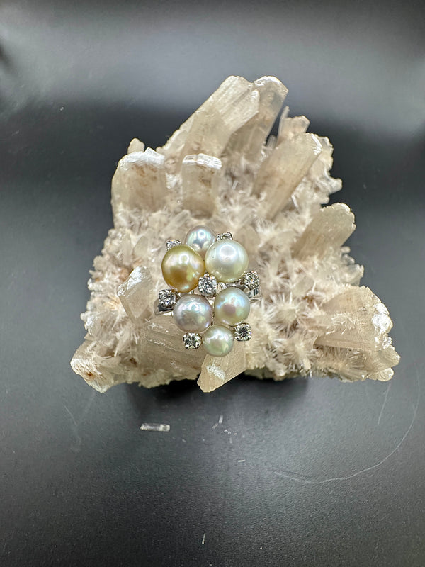 Ausgefallener Ring in 14 Karat Weißgold mit Perlen und Brillanten