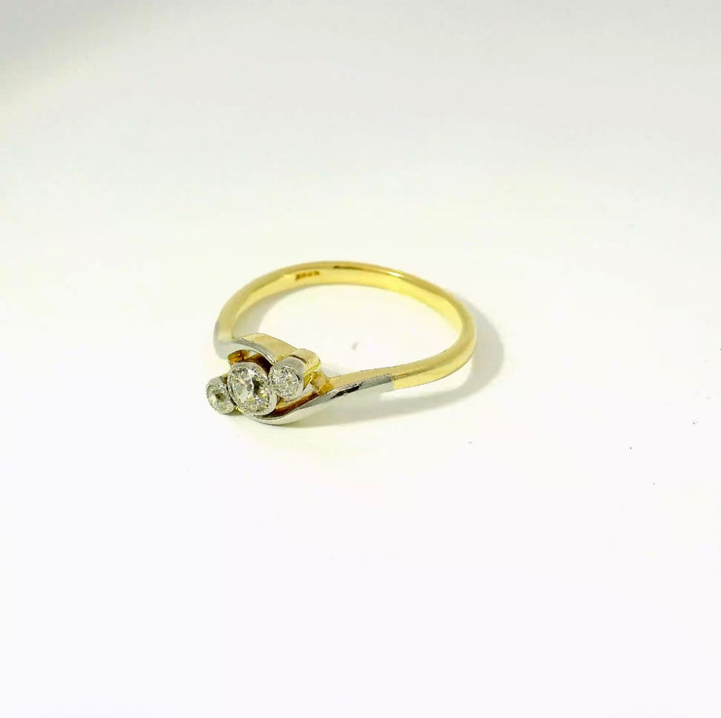 Eleganter Art-Déco-Ring in 14 Karat Gelbgold mit Altschliff-Diamanten