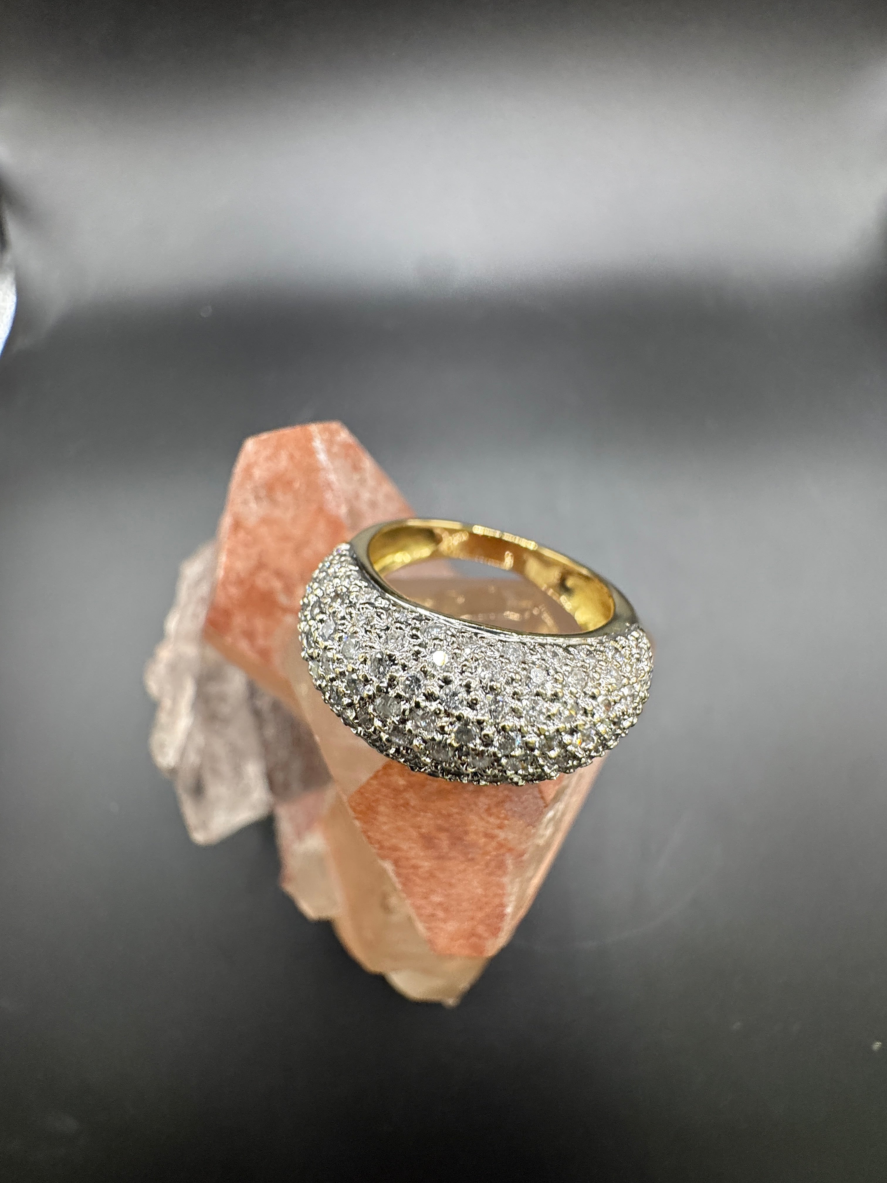Wirkungsvoller Bicolor-Ring in 18 Karat Gelb- und Weißgold mit Brillanten