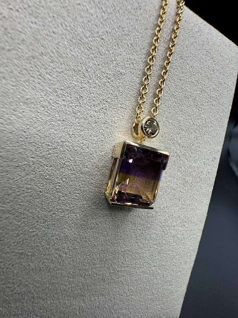 Moderner Ametrin Anhänger in 14 Karat Gelbgold mit Fancy Brillant