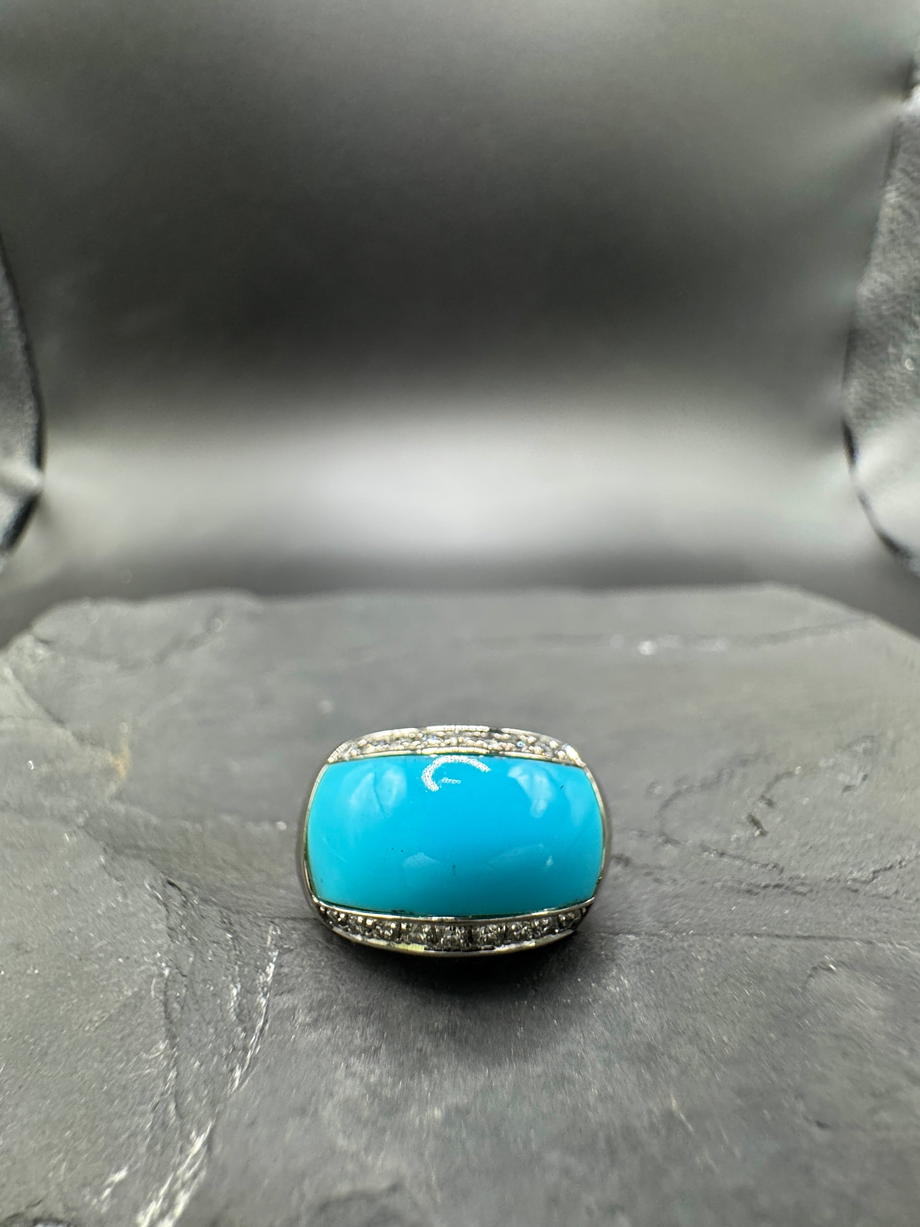 Hochwertiger Ring in 18 Karat Weißgold mit feinem Türkis & Brillanten