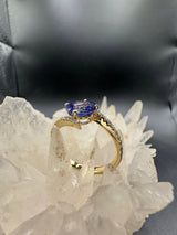 Moderner Ring in 14 Karat Gelbgold mit hochfeinem Tansanit & Brillanten