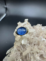 Zeitloser Ring in 9 Karat Gelbgold mit Saphir-Cabochon