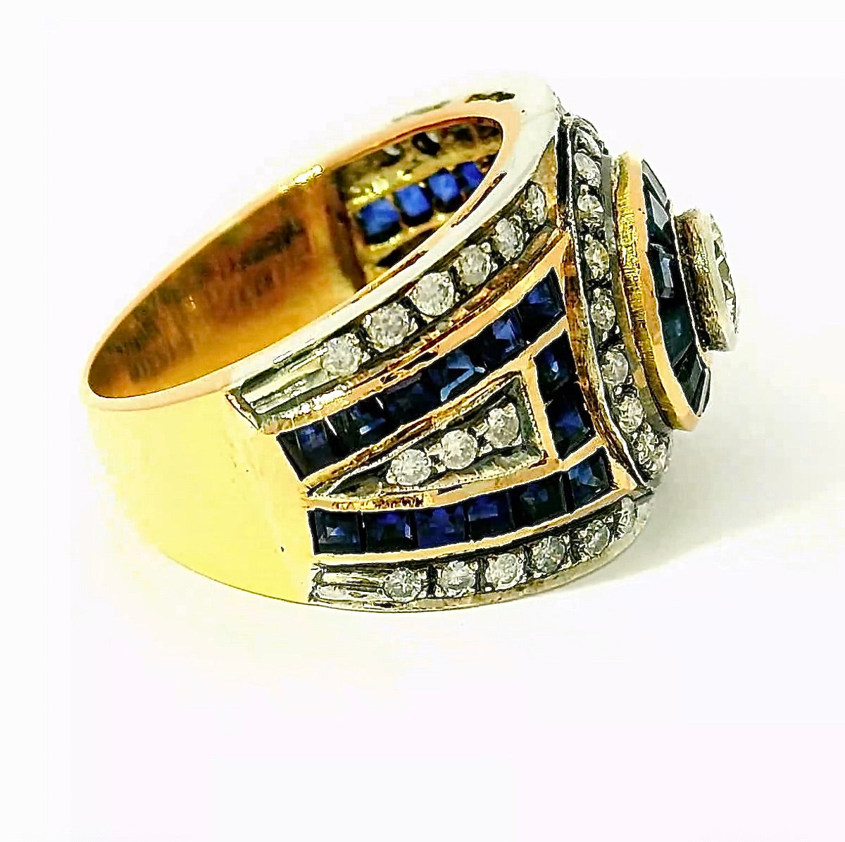 Exciting cocktail ring in 18K yellow and white gold with sapphires & brilliant-cut diamonds