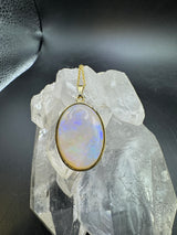 Eleganter Anhänger in 14 Karat Gelbgold mit Opal