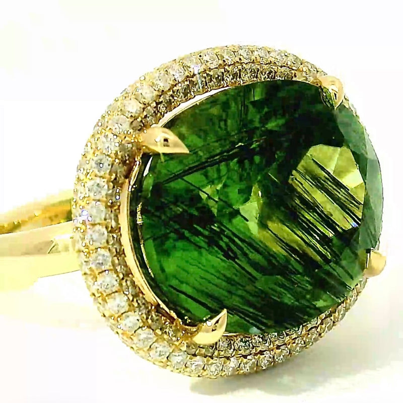 Einmaliger Ring in 14 Karat Gelbgold mit riesigem Peridot & Brillanten