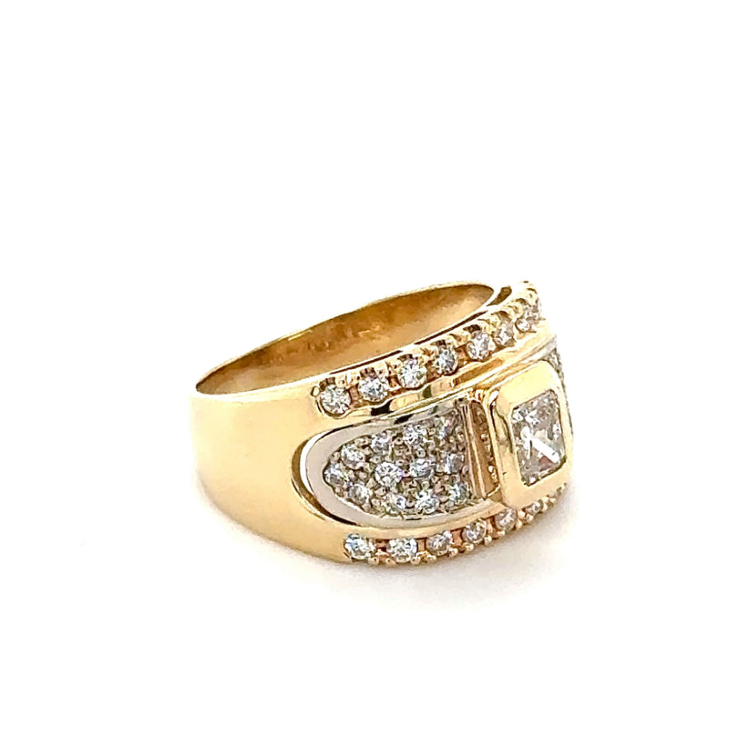 Eindrucksvoller Ring in 14 Karat Gelbgold mit Emerald-Diamant und Brillanten