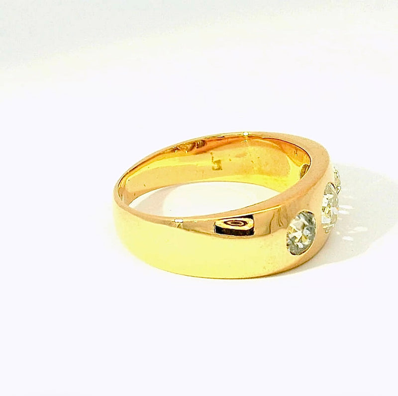 Zeitloser Vintage-Ring in 14 Karat Gelbgold mit drei Altschliff-Diamanten