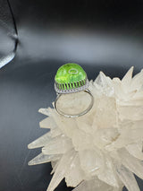 Moderner Ring in 14 Karat Weißgold mit Peridot & Brillanten