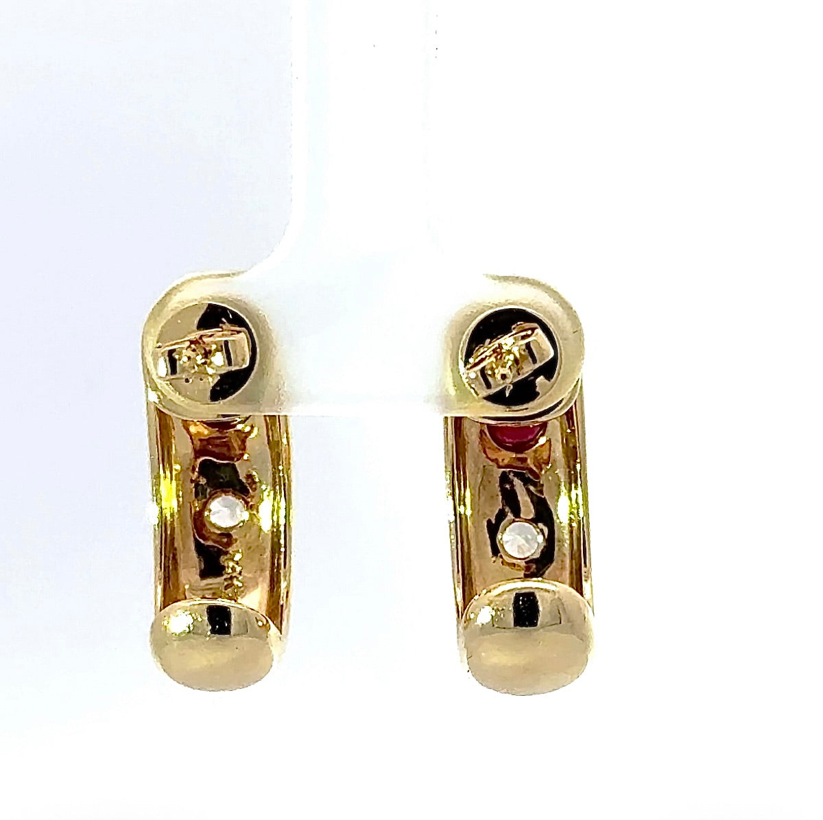 Zeitlose Halbkreolen in 14 Karat Gelbgold mit Rubin und Brillanten
