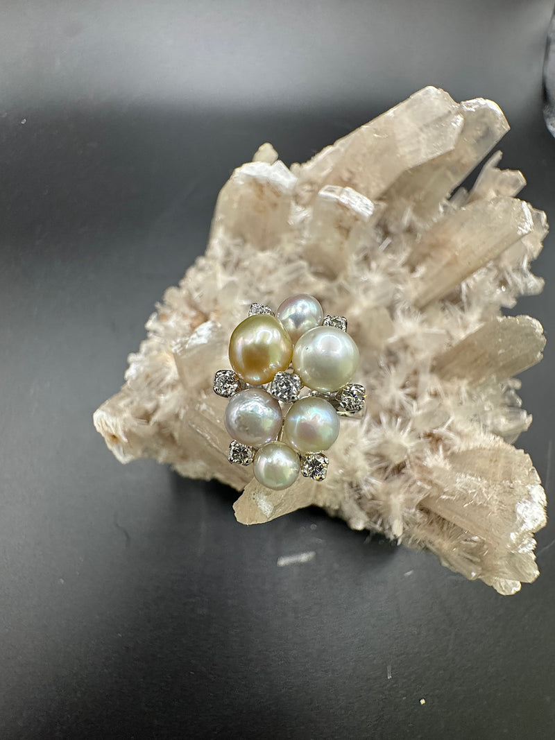 Ausgefallener Ring in 14 Karat Weißgold mit Perlen und Brillanten