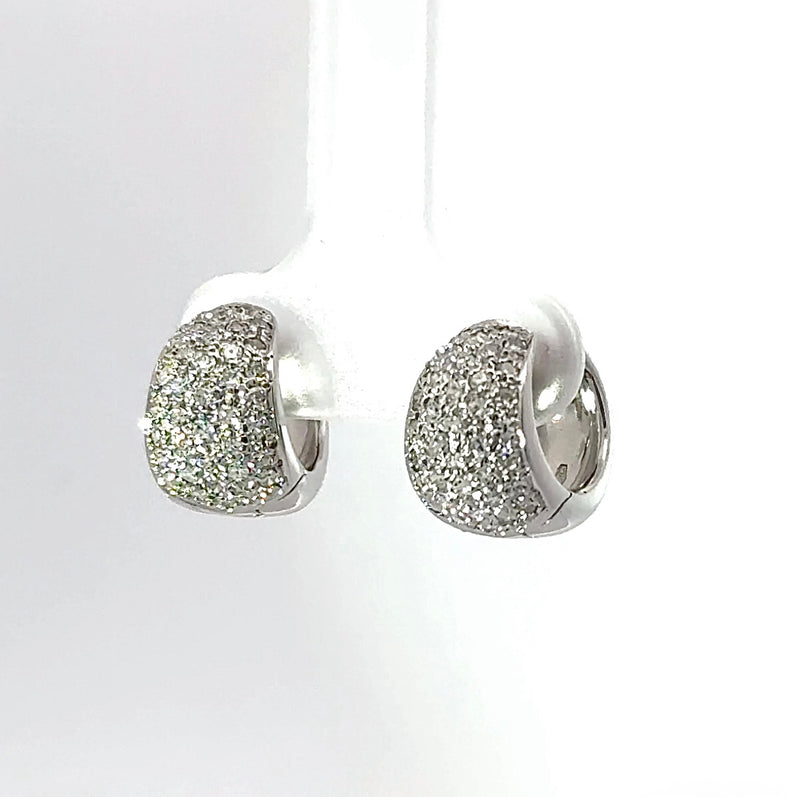 Edle Kreolen in 18 Karat Weißgold ausgefasst mit 76 Diamanten