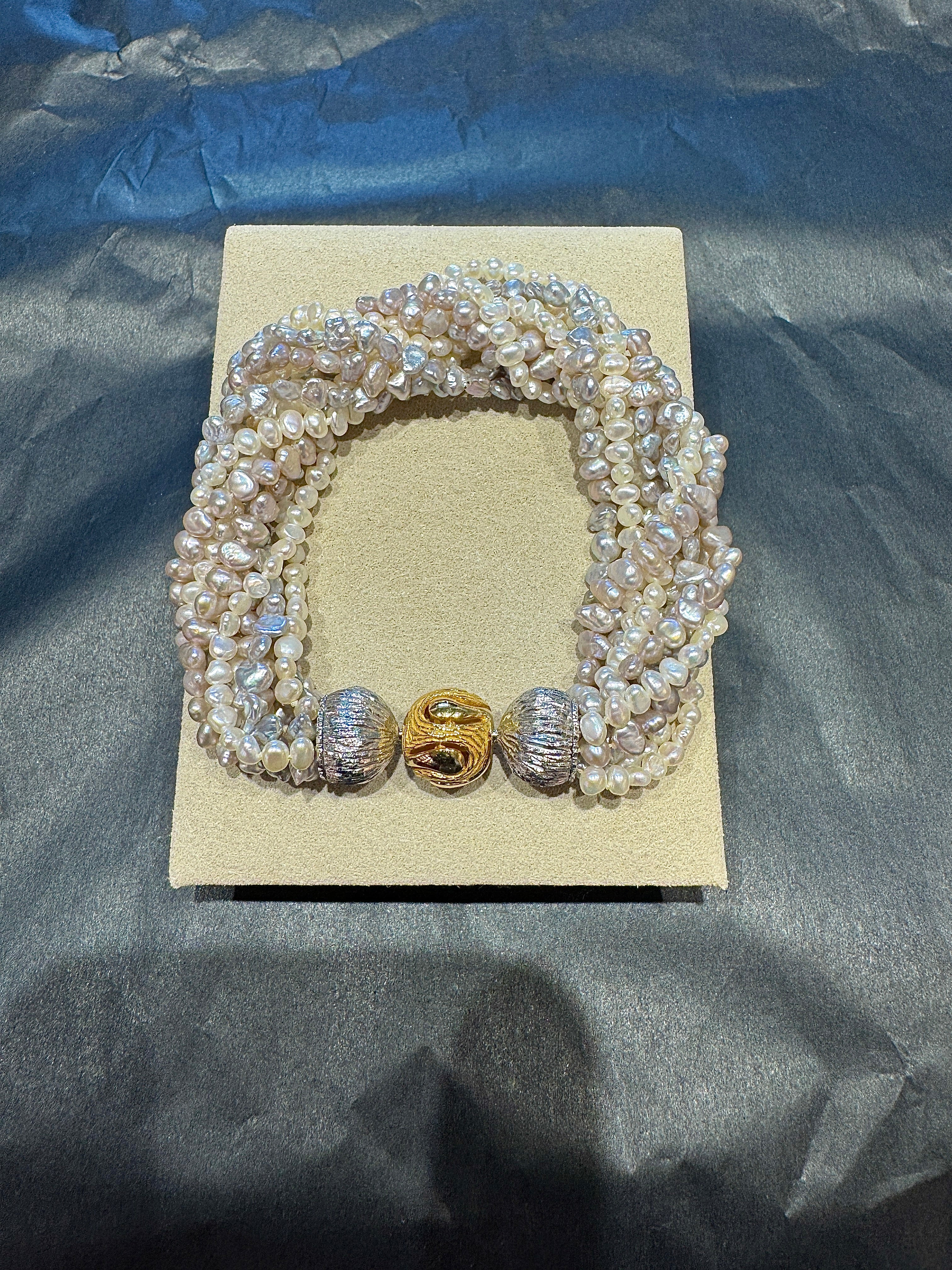 Special Goldbaur pearl bracelet with bayonet clasp in 18 carat gold
