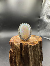 Hochfeiner Cocktailring in 18 Karat Weißgold mit austral. Opal & Brillanten