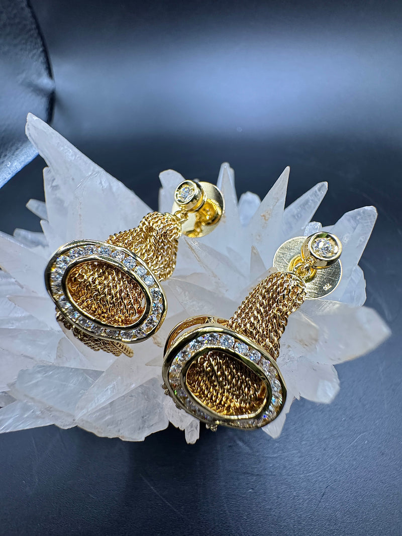 Außergewöhnliche Ohrringe in 18 Karat Gelbgold mit feinsten Brillanten