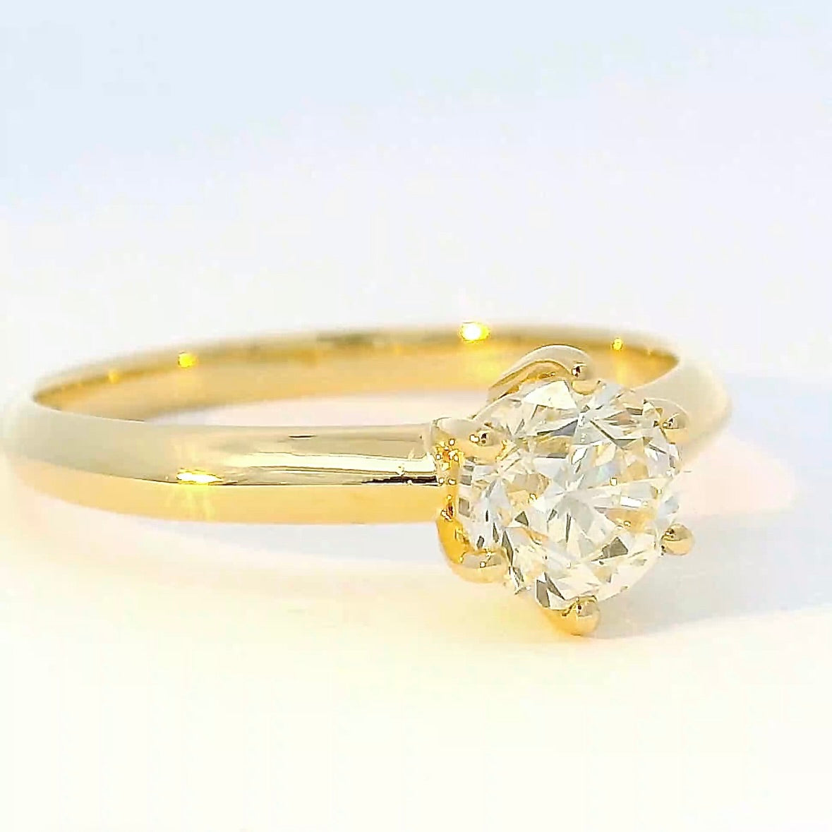 Moderner Solitärring in 18 Karat Gelbgold mit 1,02 Karat Brillant