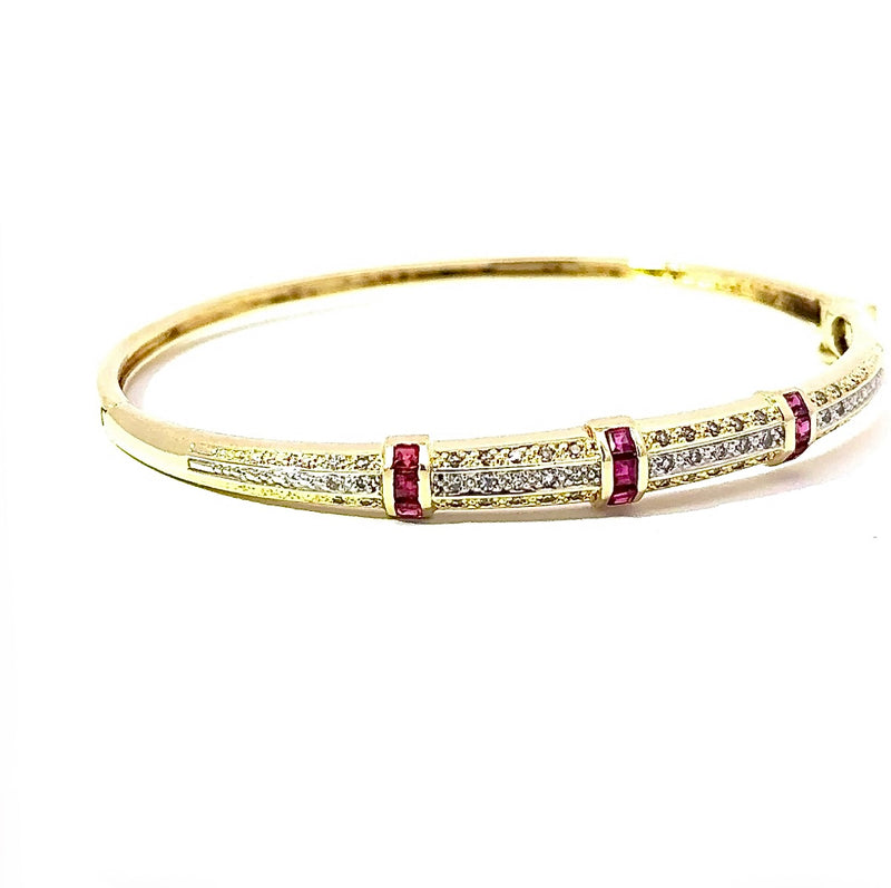Aufregender Armreif in 14 Karat Gelbgold mit Rubinen und Diamanten