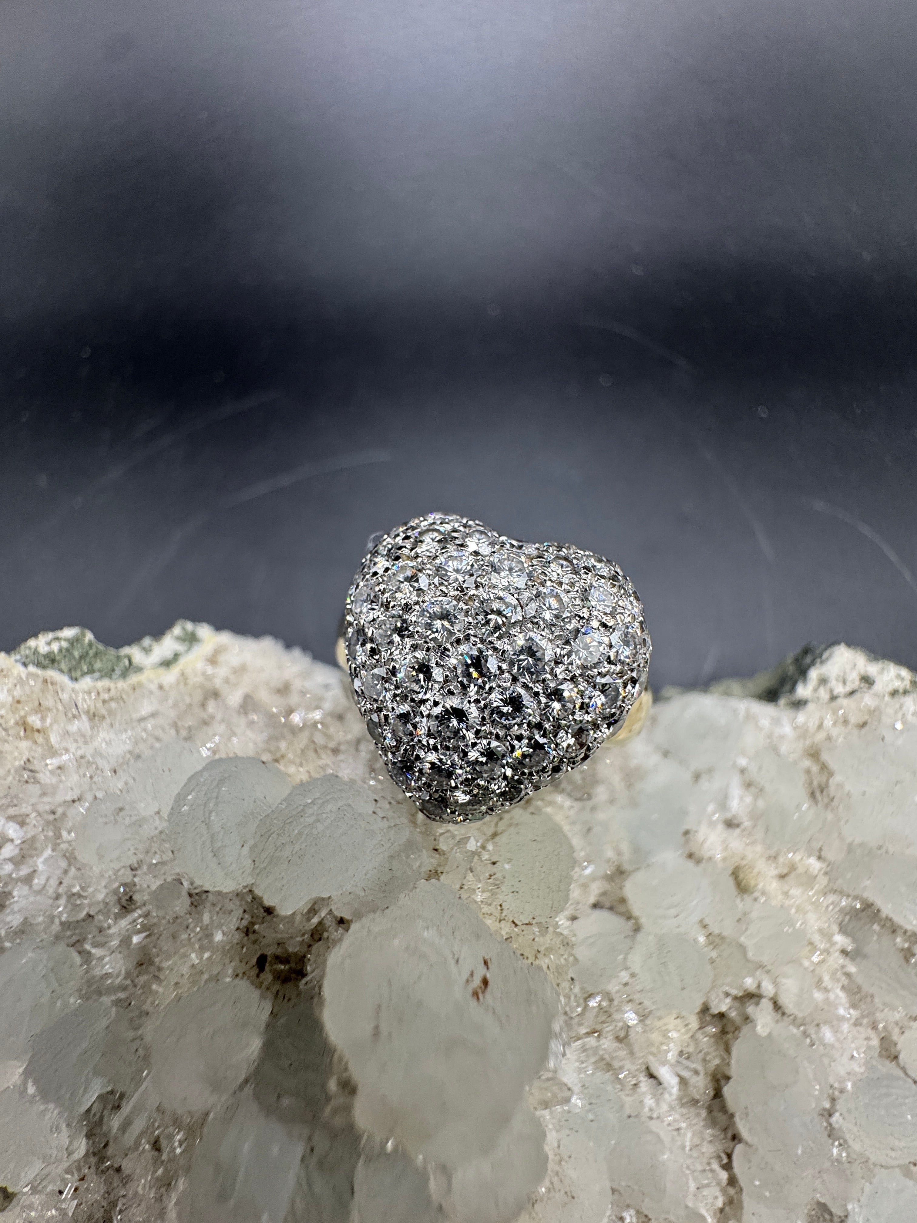 Hochwertiger Herz-Ring in 18 Karat Gelb- & Weißgold mit Brillanten