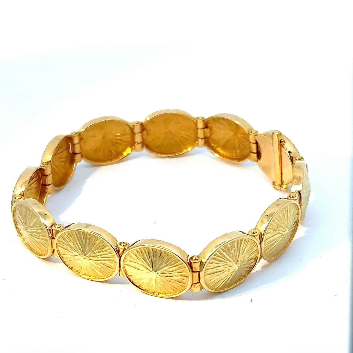 Solid designer bracelet by Fries Arauner in 18 karat (750) yellow gold