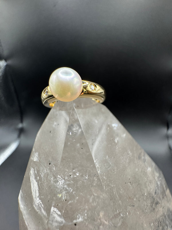Zeitloser und stilvoller Gelbgoldring in 18 Karat mit Brillanten und Perle - Original Wempe