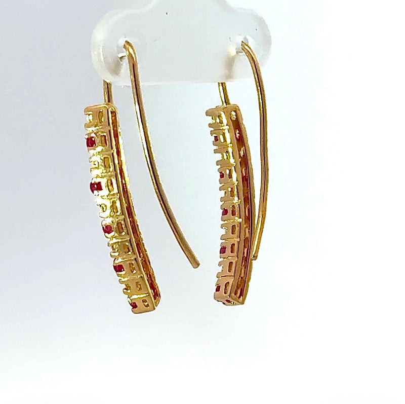 Elegante Hängeohrringe in 18 Karat Gelbgold mit Brillanten & Rubinen
