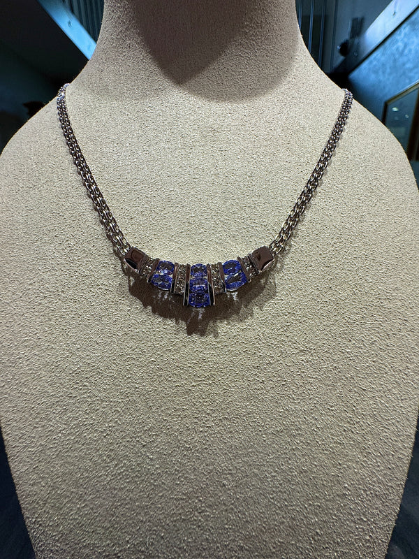 Elegantes Collier in 14 Karat Weißgold mit feinen Tansaniten & Brillanten