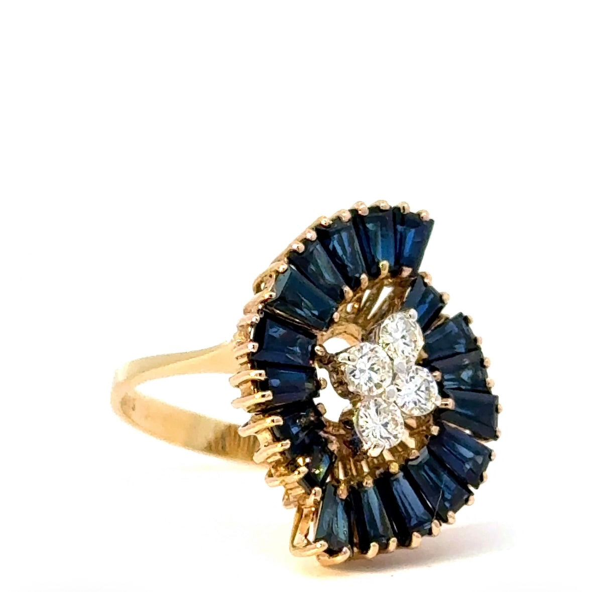 Besonderer Ring in 14 Karat Gelbgold mit feinen Saphiren & Brillanten