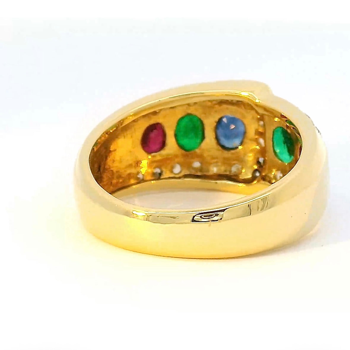 Edler Ring in 18 Karat Gelbgold mit Rubin, Smaragd, Saphir & Brillanten