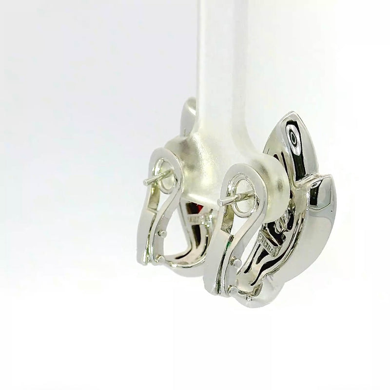 Hochwertige Ohrringe in 18 Karat Weißgold mit handgeschnitzter Koralle