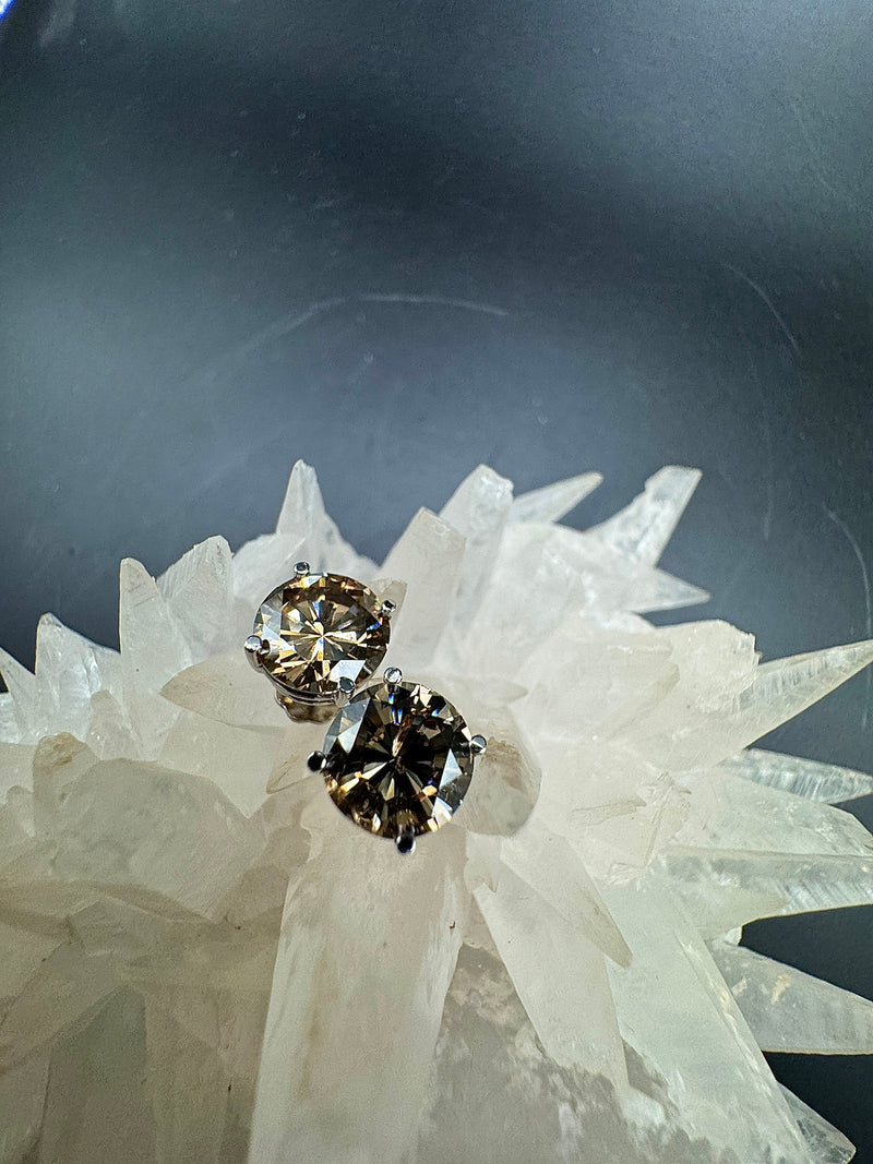 Riesige Brillantstecker in 18 Karat Weißgold mit fancy Brillanten