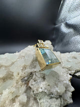 Handgefertigter Anhänger in 14 Karat Gelbgold mit Aquamarin & Brillanten
