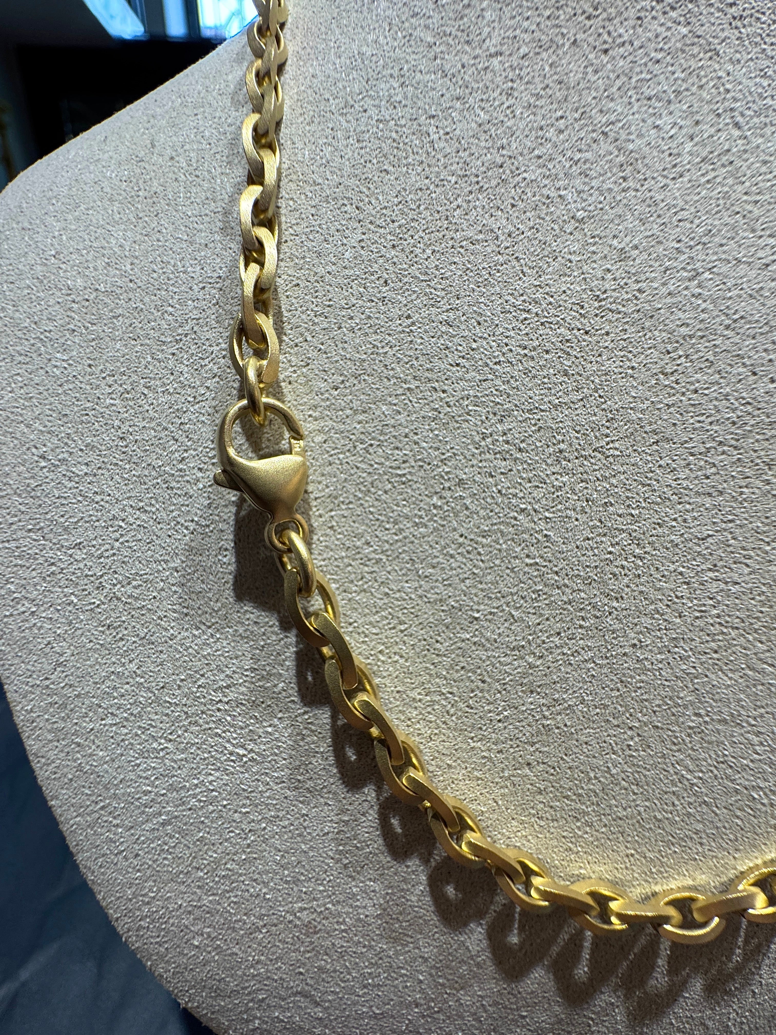 Frosted anchor chain in 14k yellow gold with lobster clasp