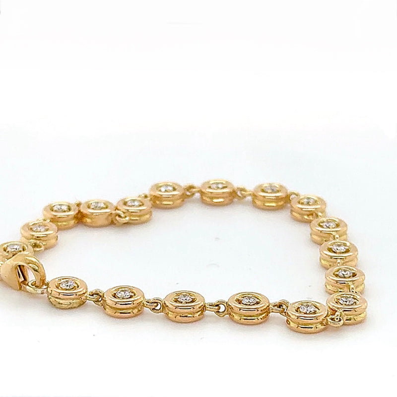 Stilvolles Armband in 18 Karat Gelbgold mit lebhaften Brillanten